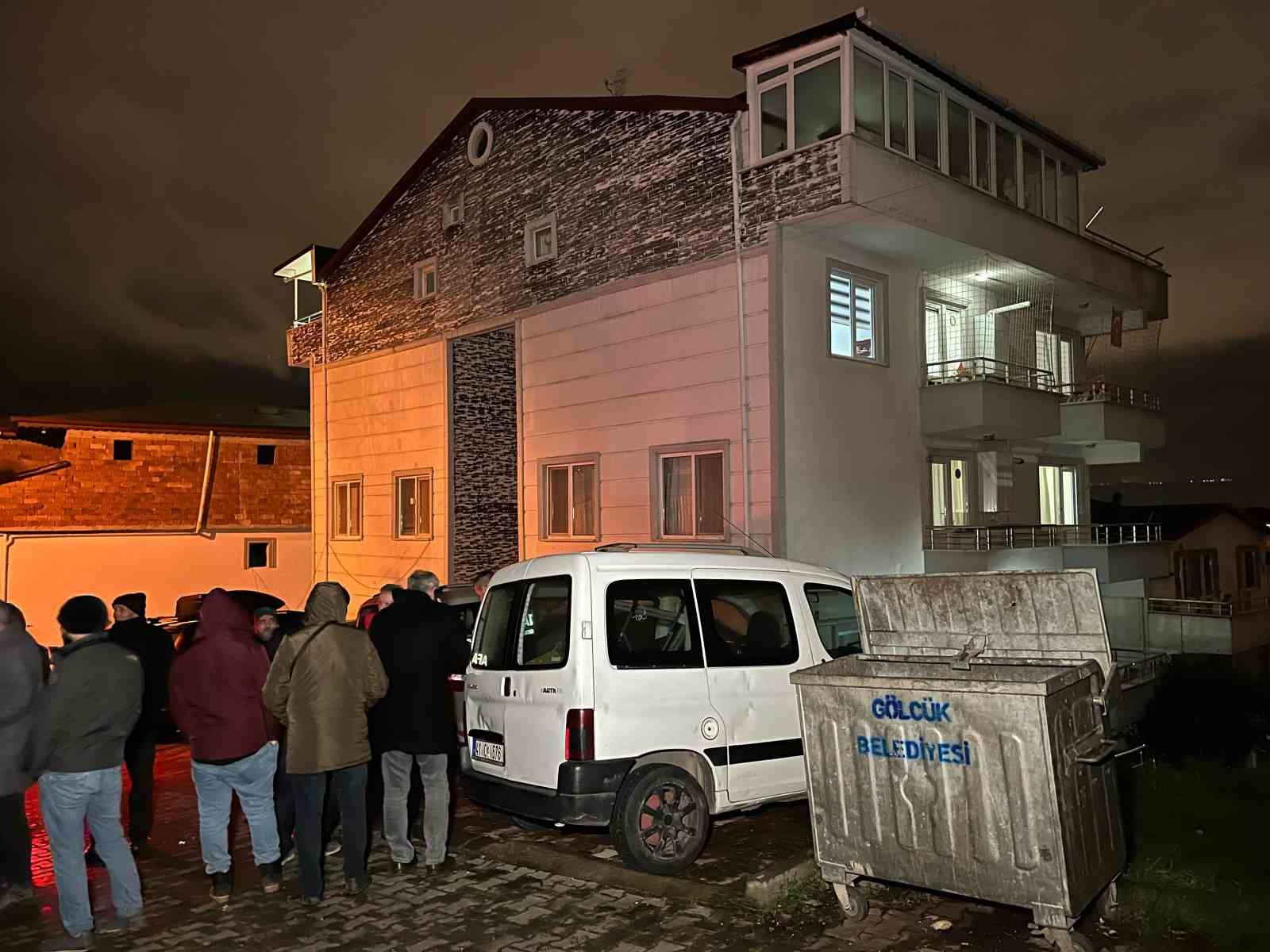 İnşaat alanında toprak kayması: 1 bina boşaltıldı
