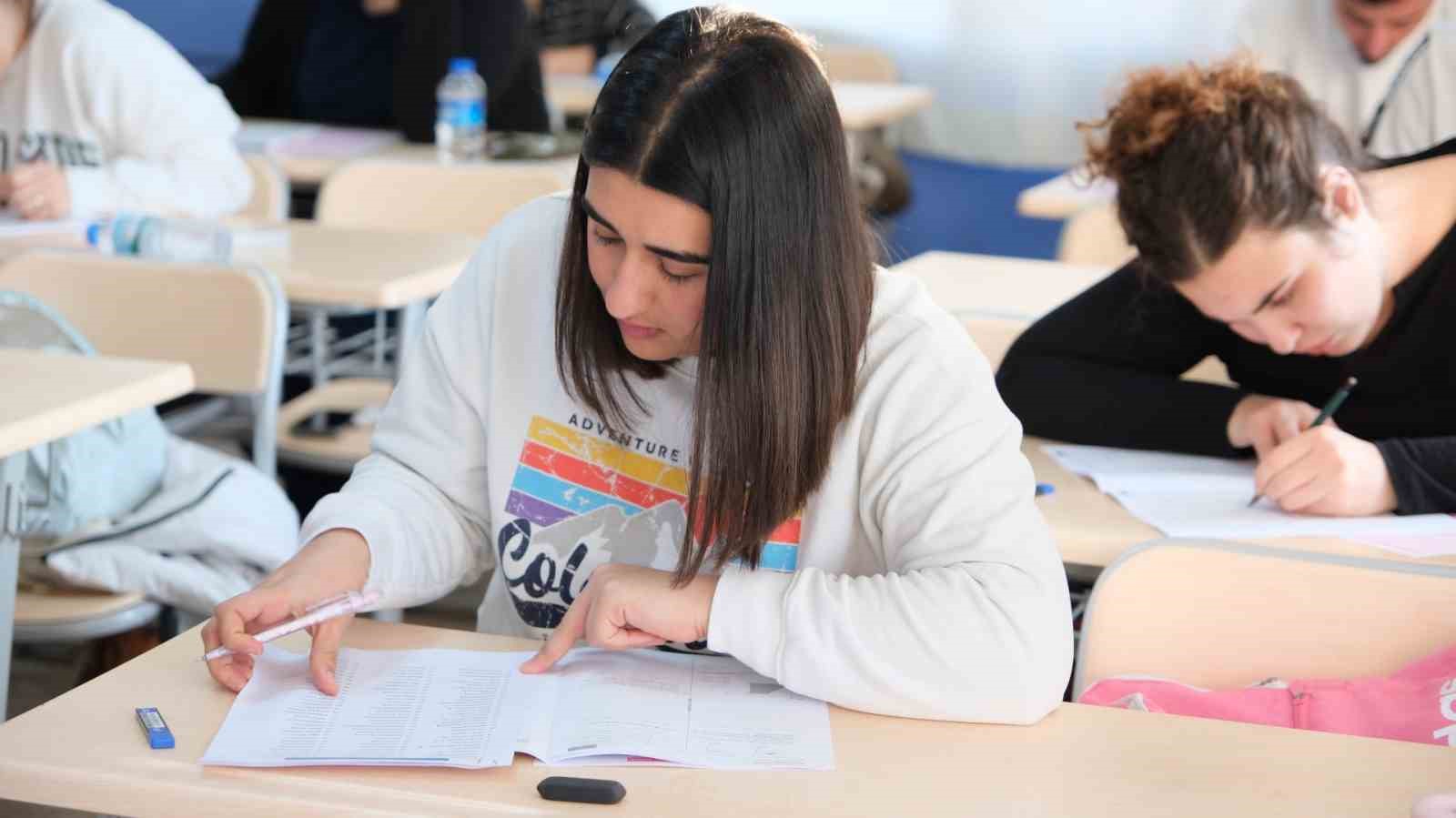 Aydın Büyükşehir Belediyesi memur adaylarının yanında