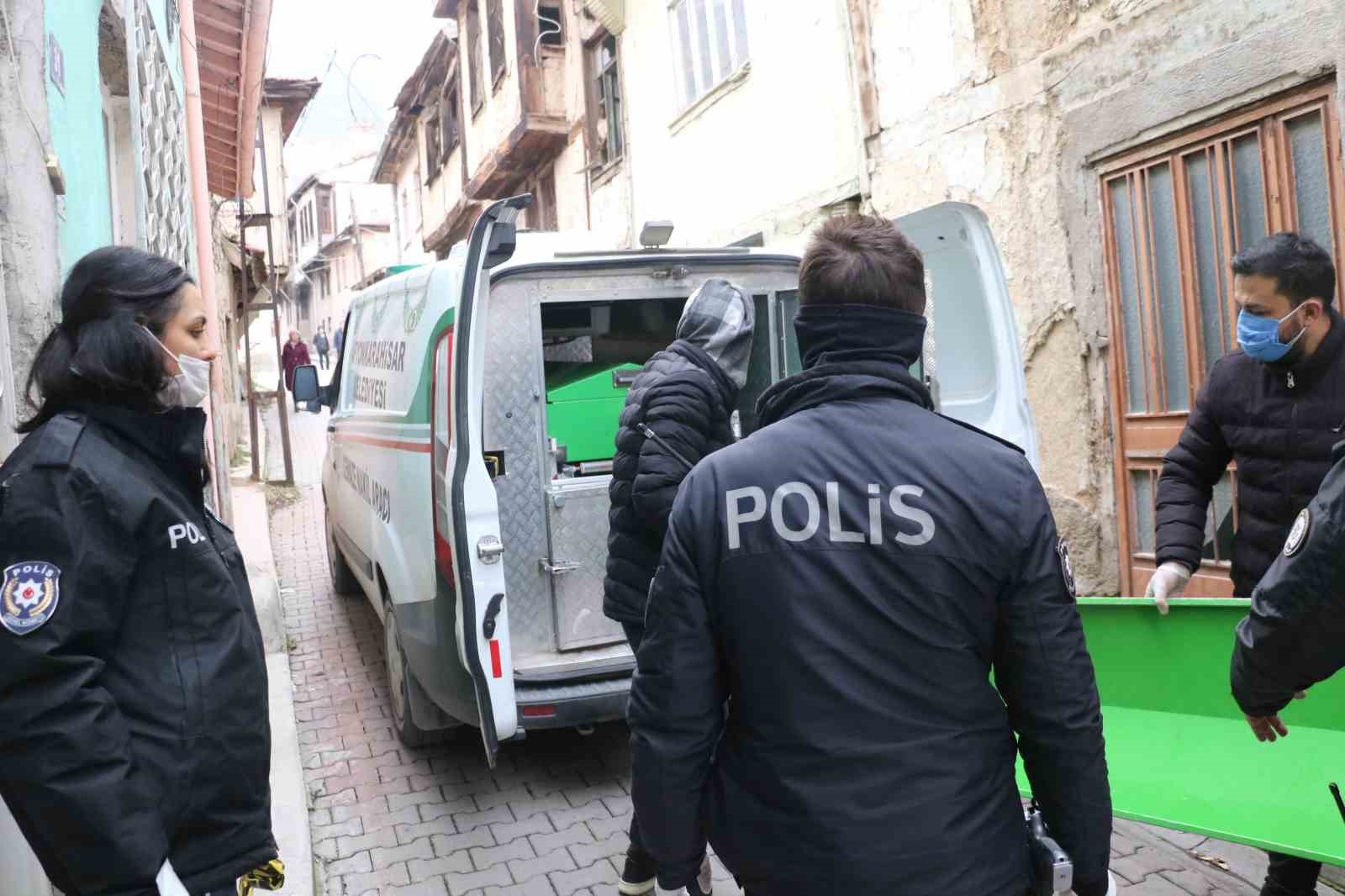 İki arkadaştan biri ölü, diğeri ise bilinci kapalı halde bulundu