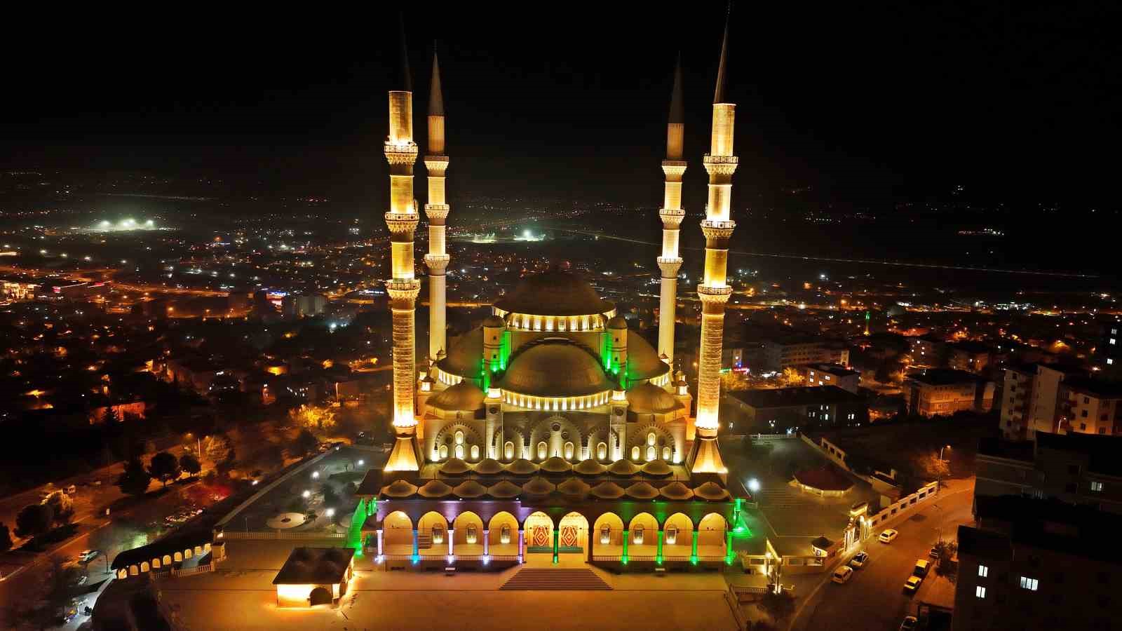 Regaip Kandili&rsquo;nde Abd&uuml;lhamit Han Camii doldu taştı
