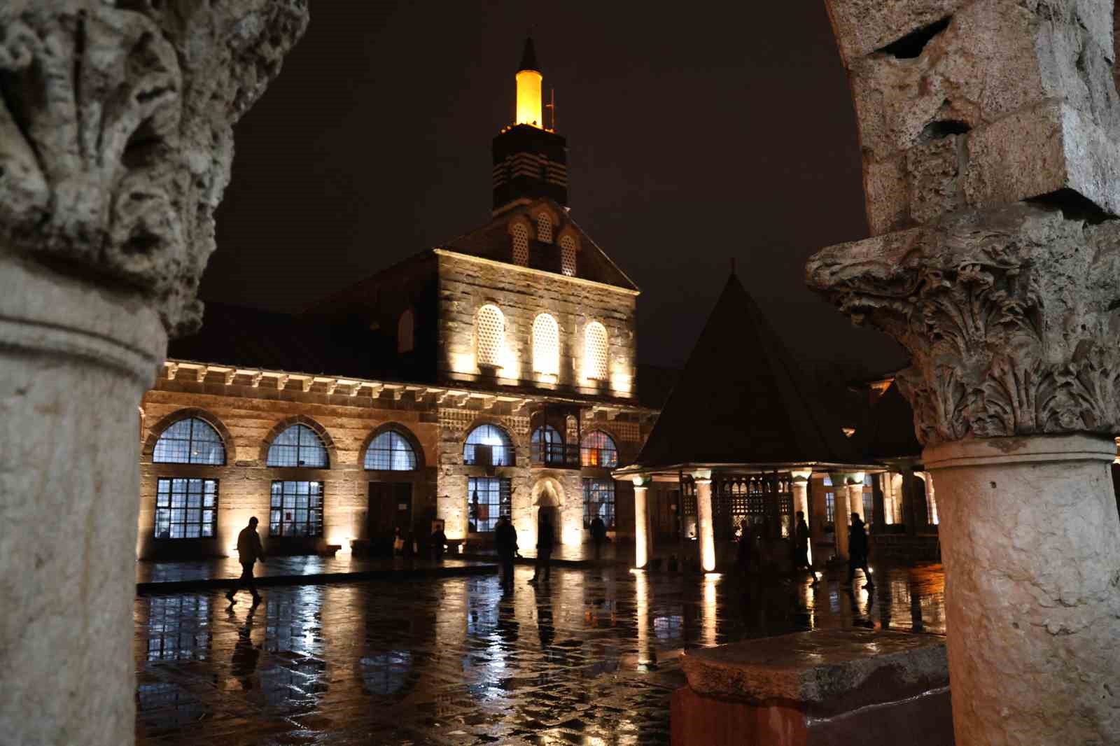 Diyarbakır’da Regaip Kandili dualarla idrak edildi