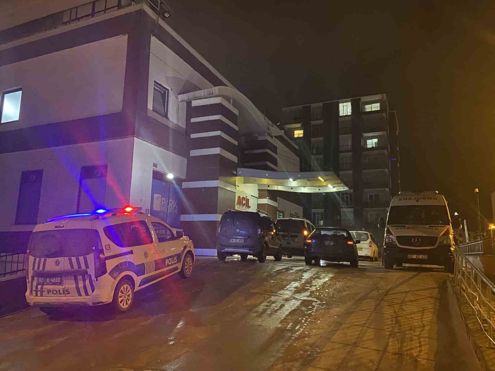 Adıyaman’da bir kişi aracında kendini vurdu