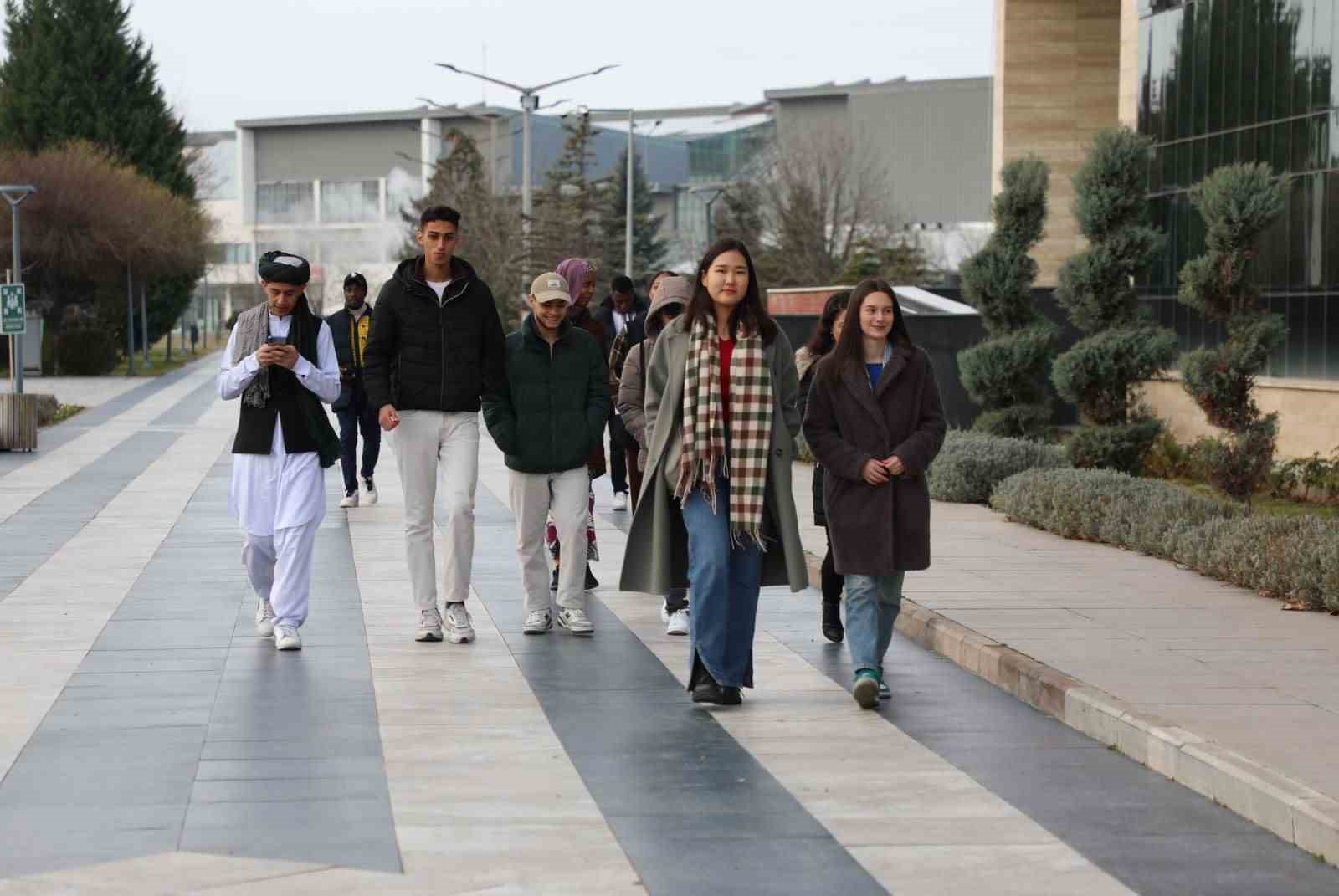 Rektör Prof. Dr. Adnan Özcan, ESTÖMER öğrencileriyle kahvaltıda bir araya geldi