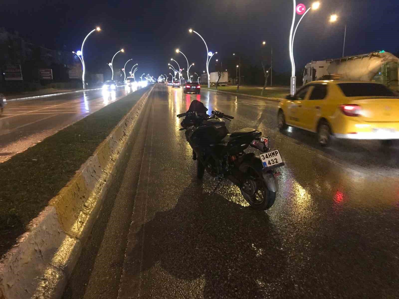 Edirne’de motosiklet "çek çek arabası"na çarptı: Karton toplayıcısı yaralandı