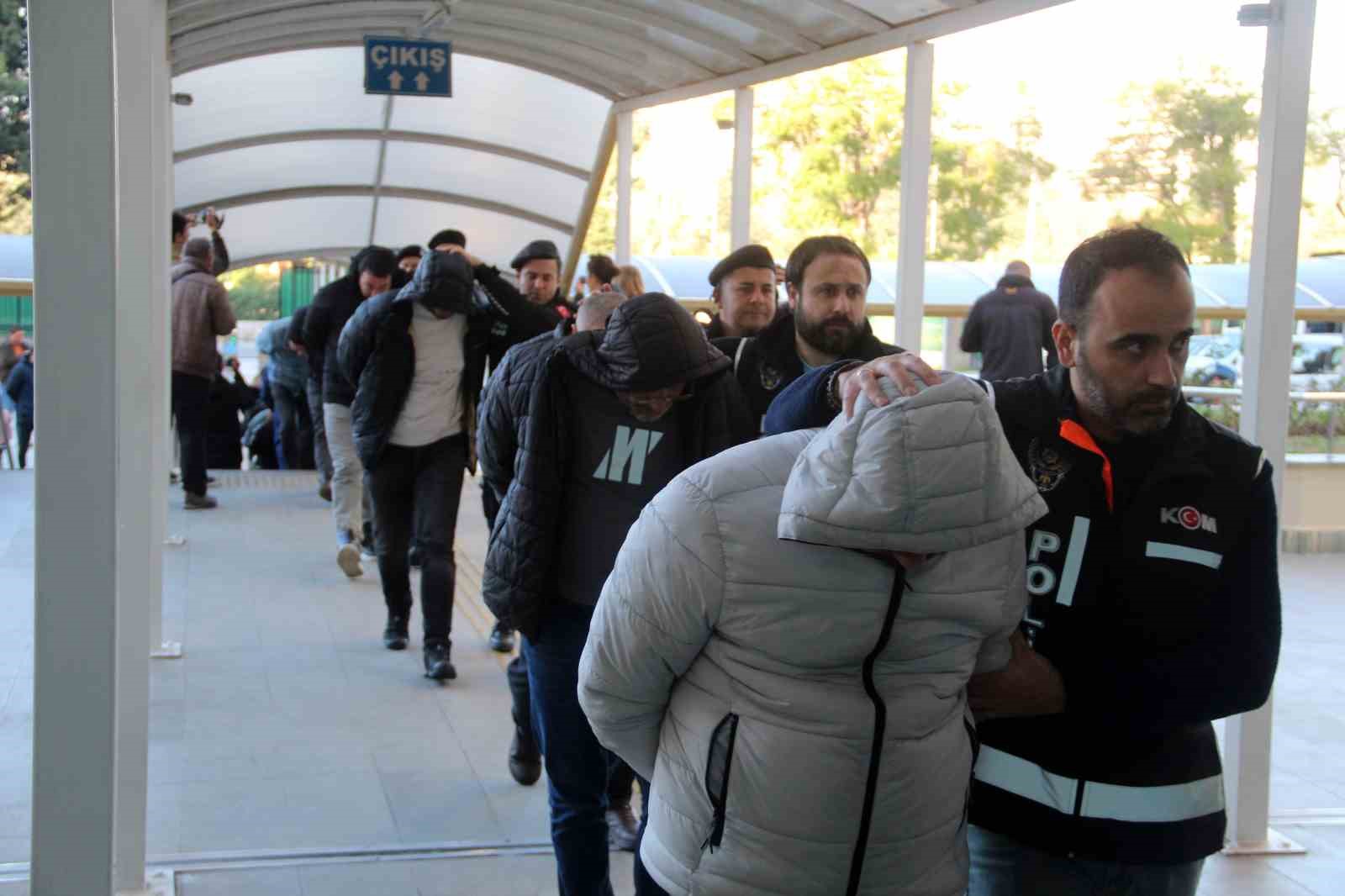 50 milyonluk "vurgun" yapan su&ccedil; &ouml;rg&uuml;t&uuml;ne operasyon: 29 ş&uuml;pheli adliyeye sevk edildi
