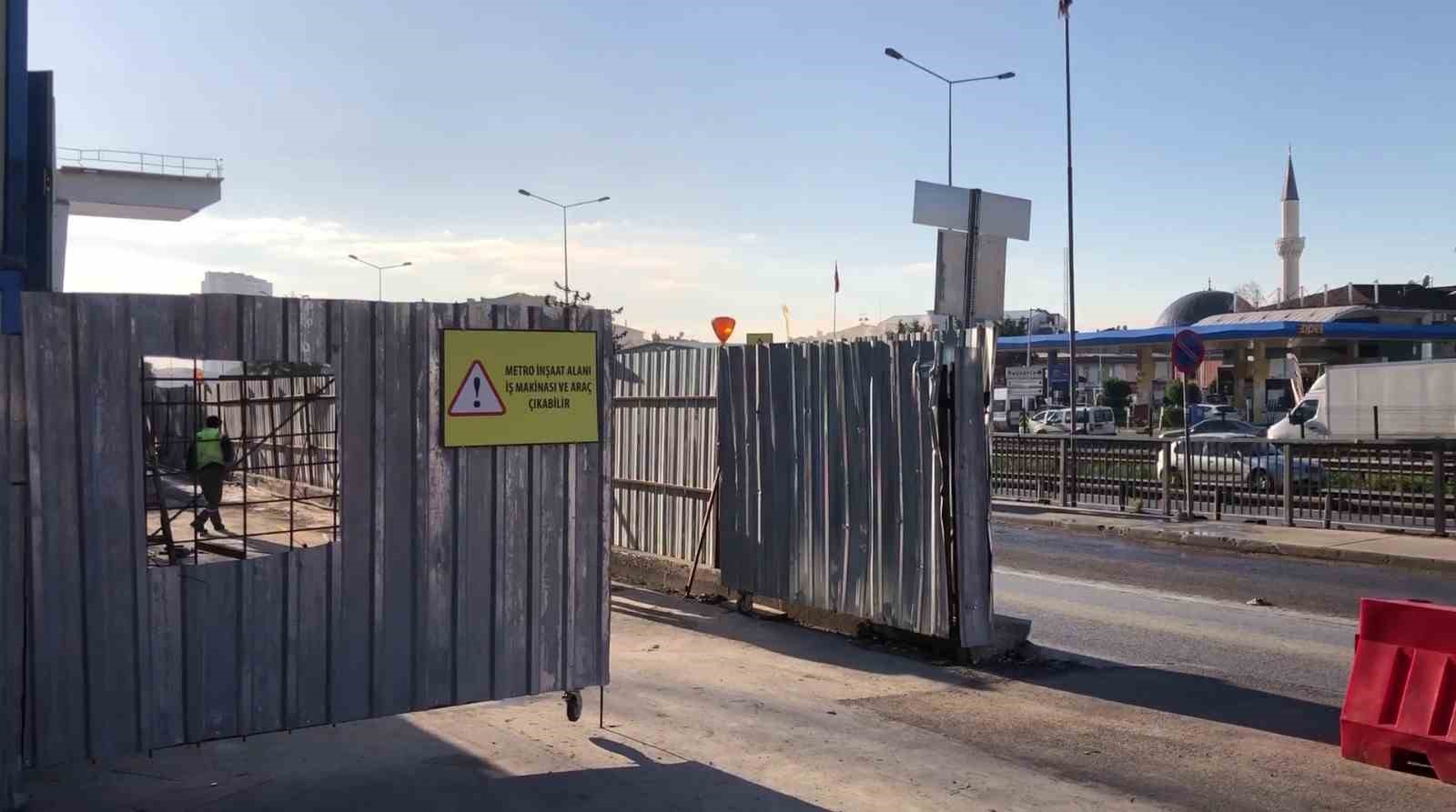 İBB’nin metro çalışmasında dinamit patlaması sonucu çevredeki binalar zarar gördü
