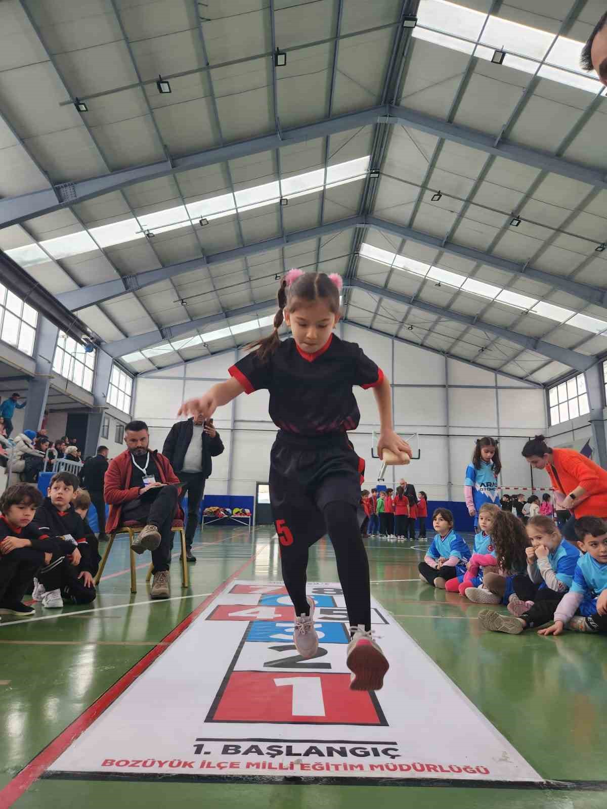 Bozüyük’te yapılan geleneksel çocuk oyunları heyecanlı yarışmalara sahne oldu
