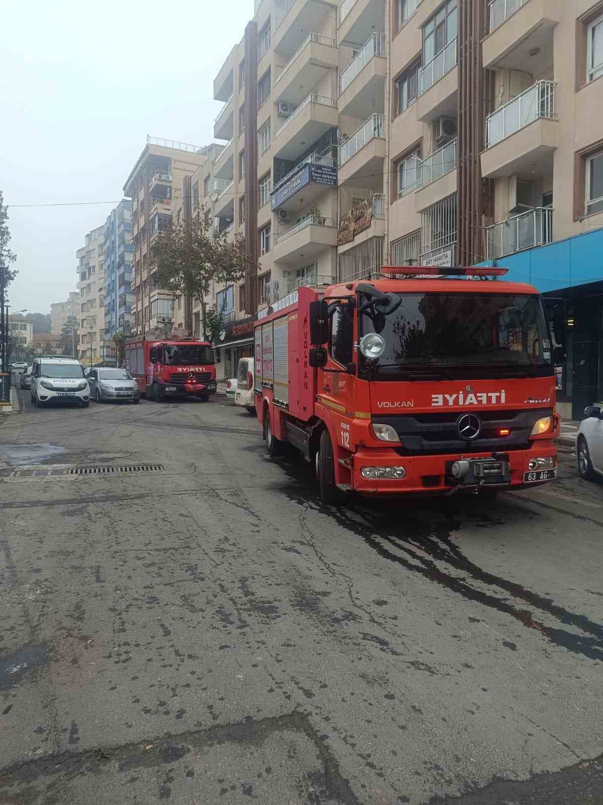 Silikon tabancasının sebep olduğu yangında 1 &ccedil;ocuk yaralandı
