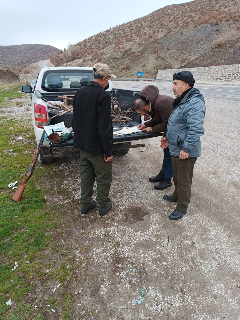 Tunceli’de yasa dışı avlanan 3 kişiye ceza
