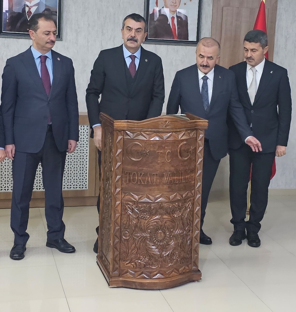 Bakan Tekin: “Son haftalar şenlik havasında geçecek”
