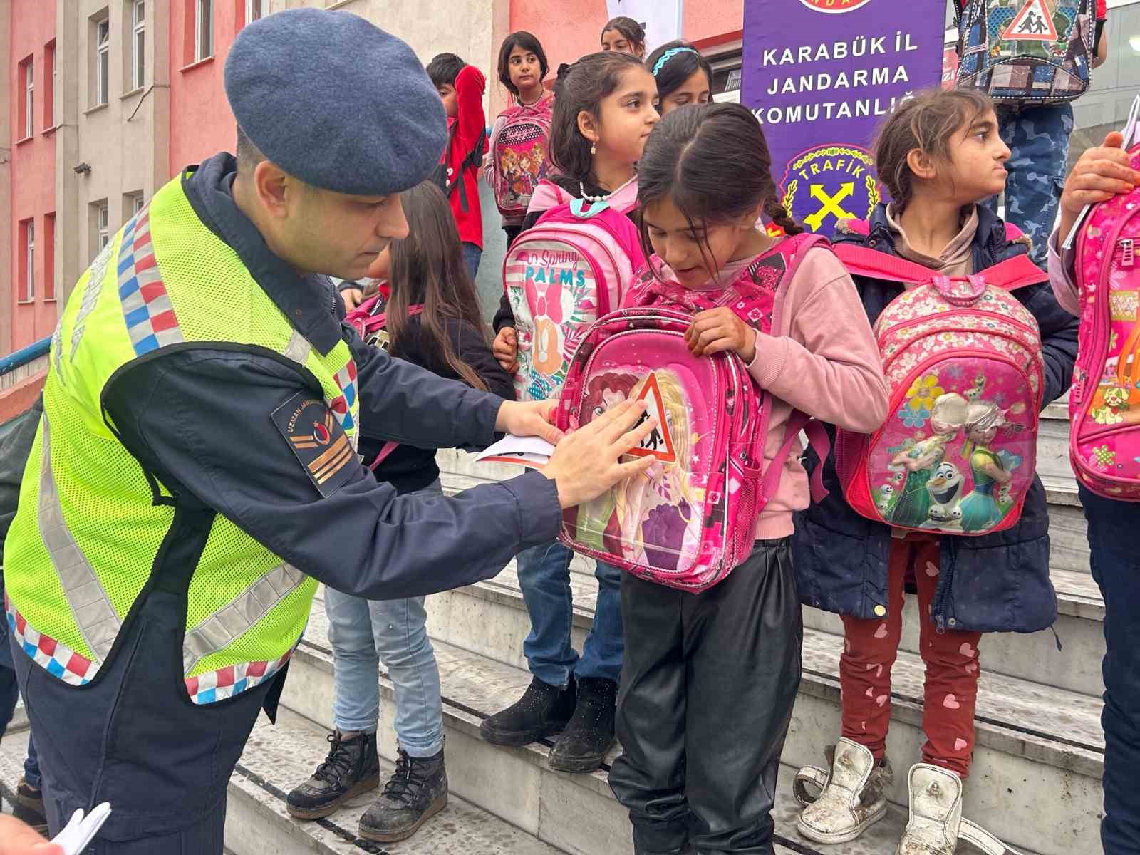 Jandarmadan öğrencilere trafik eğitimi
