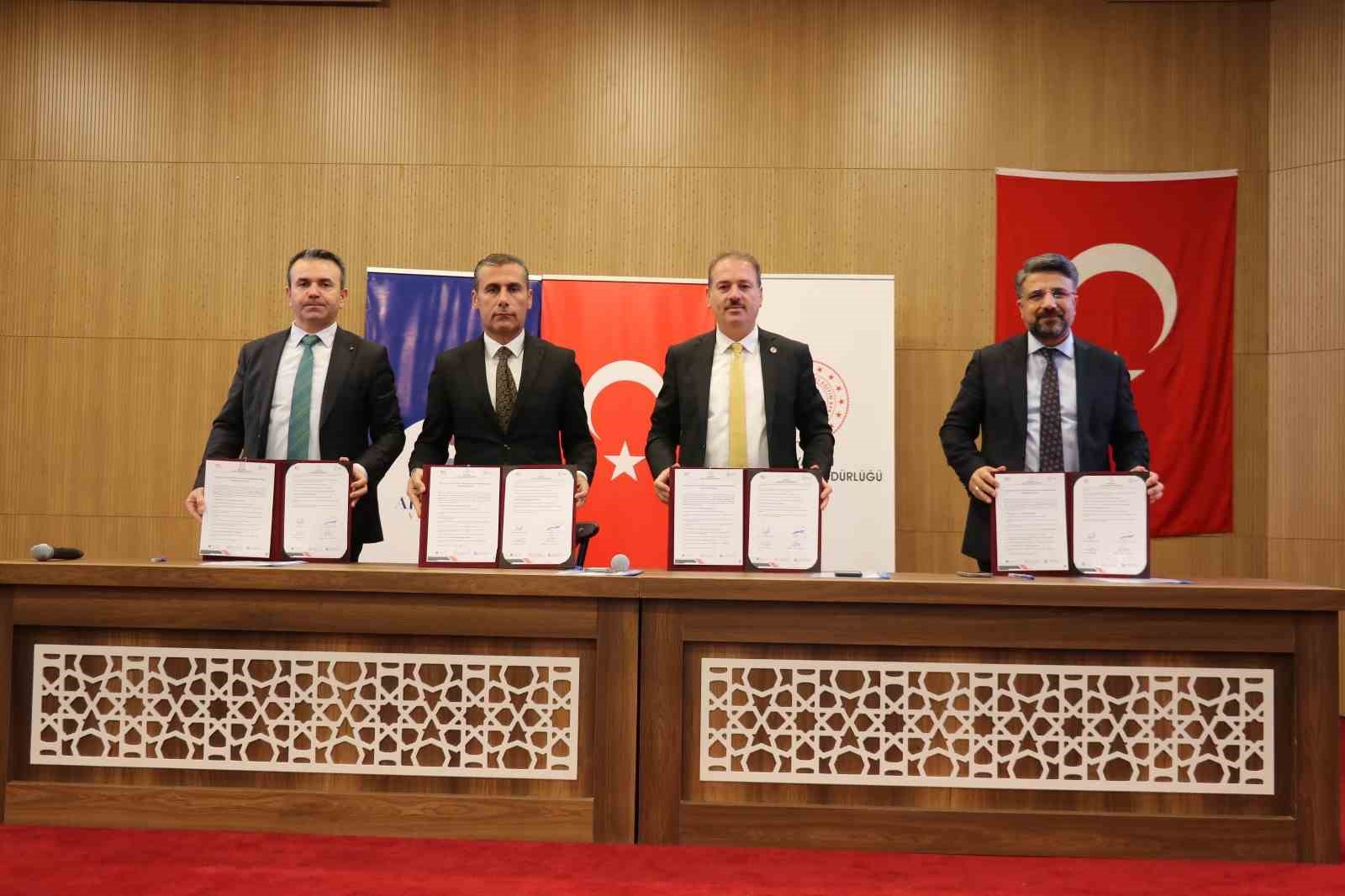 “Spor, Sanat ve Kültürel Etkinliklerle Tam Öğrenme” Projesi’nin tanıtımı yapıldı