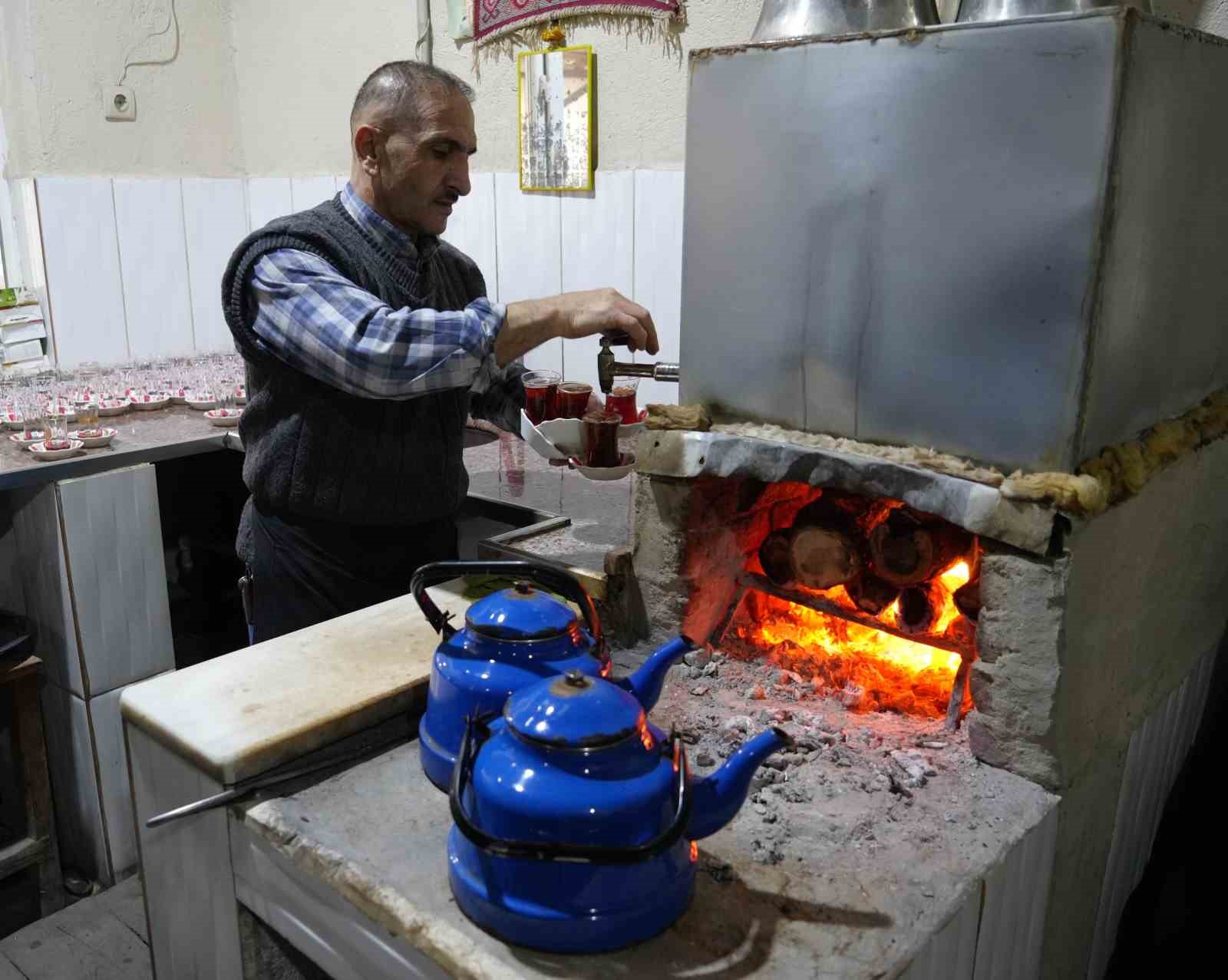 Muş’ta kahvehaneler kütüphaneye döndü
