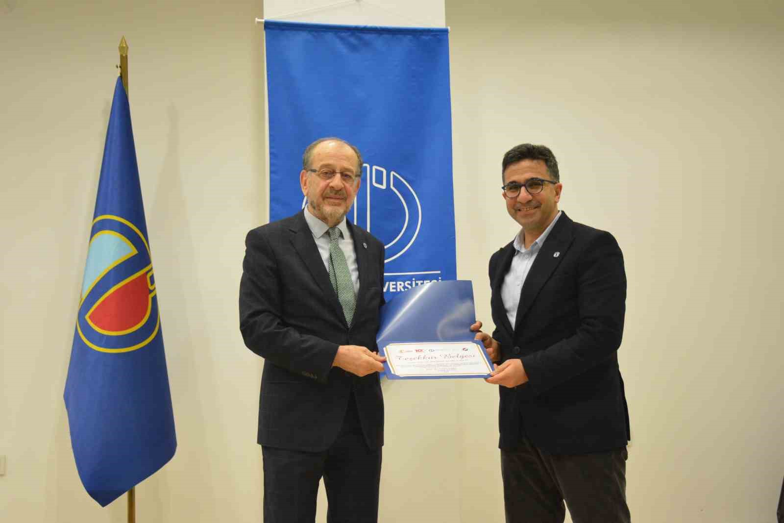 Eğitim Fak&uuml;ltesi&rsquo;nde &rsquo;Fransızca Atas&ouml;z&uuml;, Deyimler ve Ortaya &Ccedil;ıkış &Ouml;yk&uuml;leri&rsquo; konuşuldu
