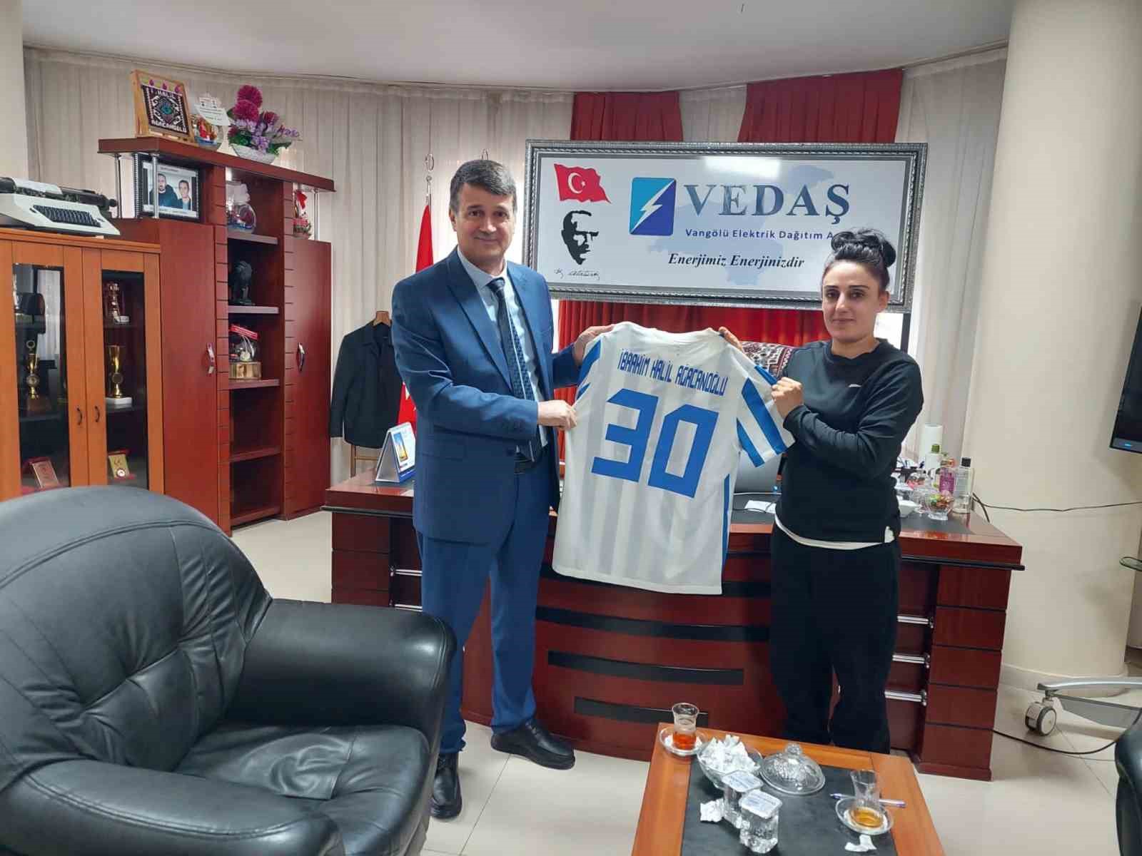 VEDAŞ’tan kadın sporculara tam destek
