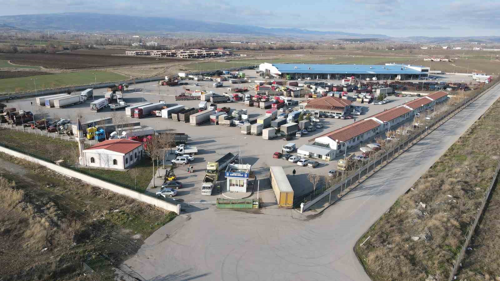 Belediye’den kamyon garajına neşter