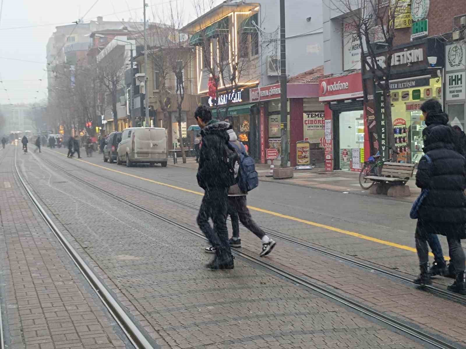 Eskişehir’de kar yağışı başladı