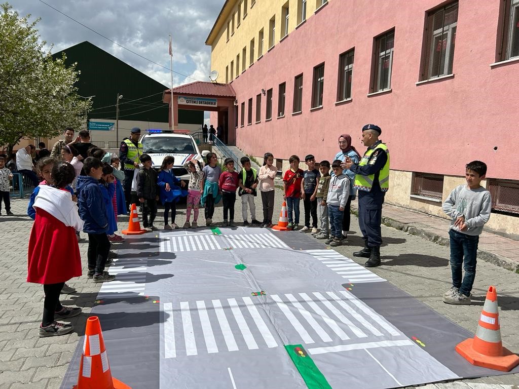 Ağrı’da Trafik Jandarması’ndan rekor denetim ve eğitim