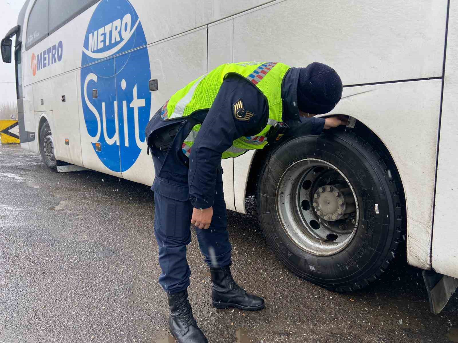 Ağrı’da Trafik Jandarması’ndan rekor denetim ve eğitim