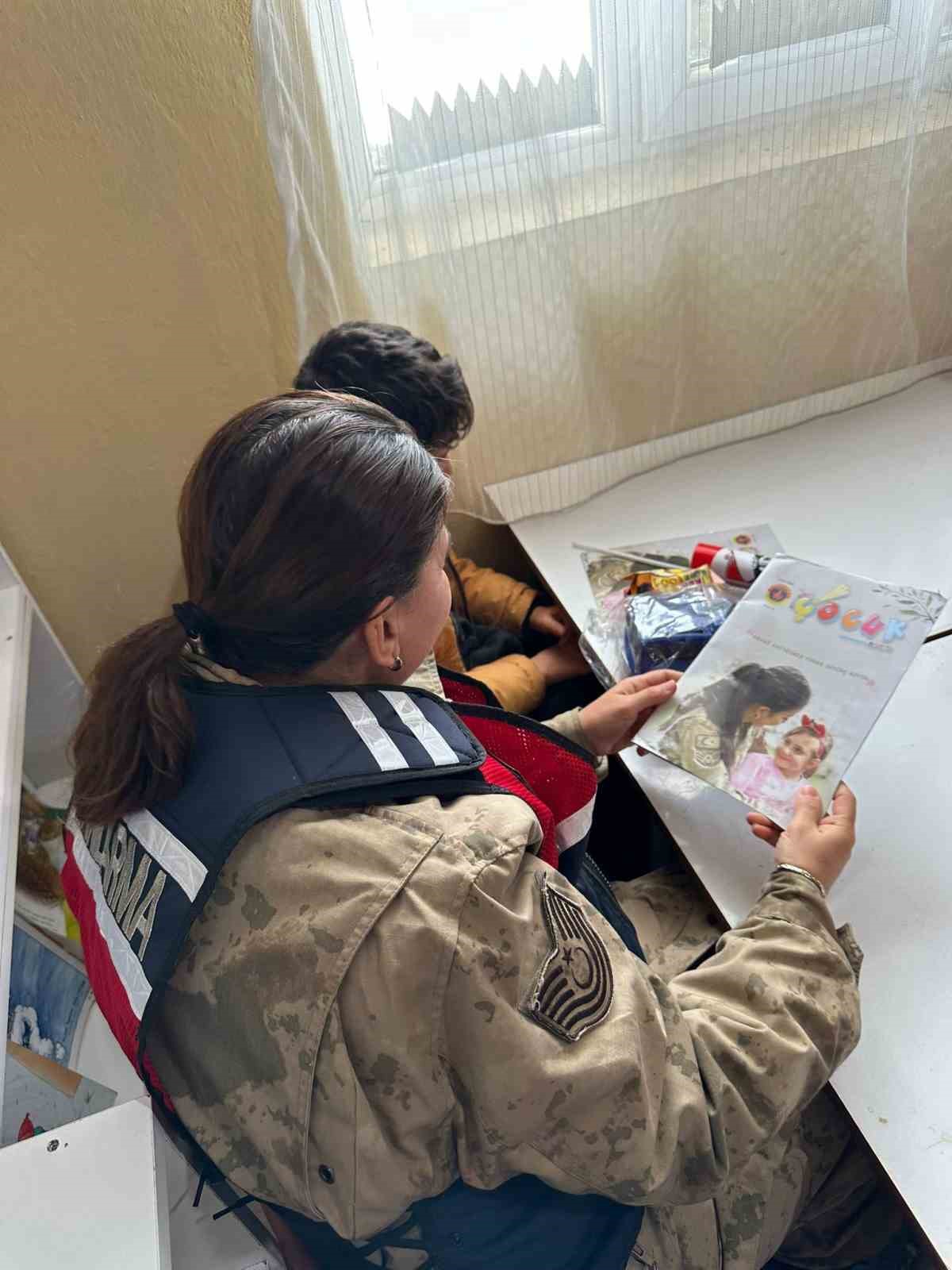 Jandarmadan ilkokul öğrencilerine ‘Mahremiyet’ eğitimi