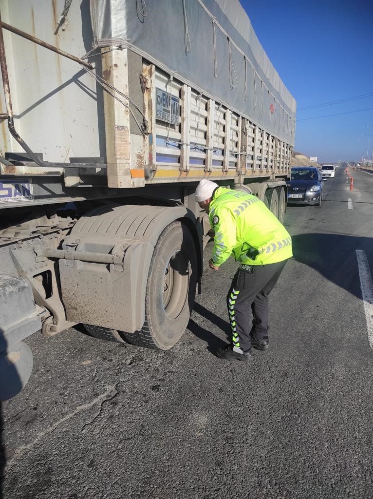 Ağrı’da kış lastiği denetimi yapıldı
