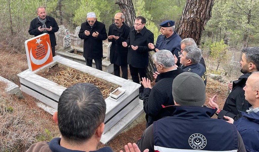 Şehit polis Kadir Atan, 47. ölüm yıldönümünde Tosya’da kabri başında anıldı