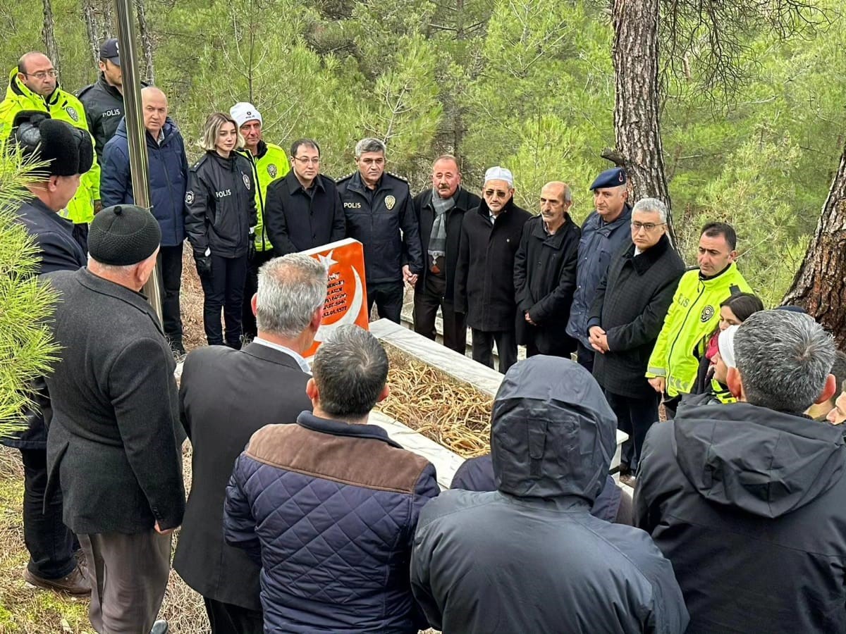 Şehit polis Kadir Atan, 47. ölüm yıldönümünde Tosya’da kabri başında anıldı
