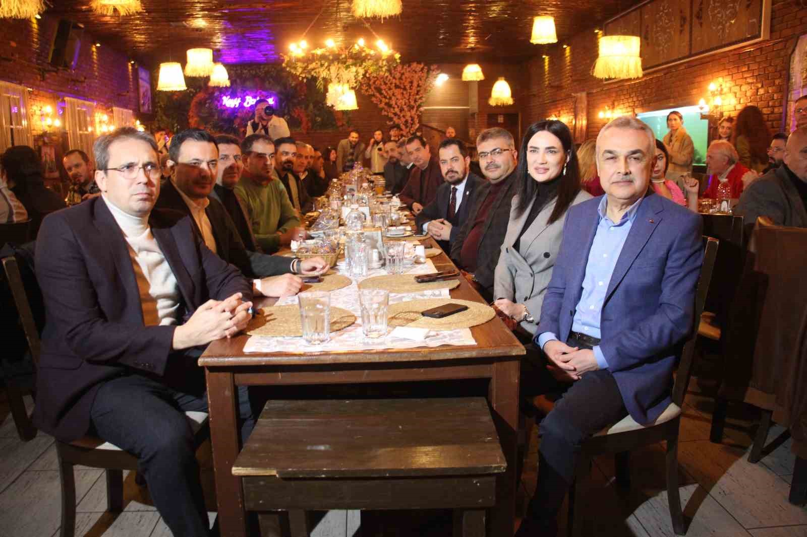 AK Parti Aydın Büyükşehir Belediye Başkan Adayı Savaş gazeteciler ile bir araya geldi