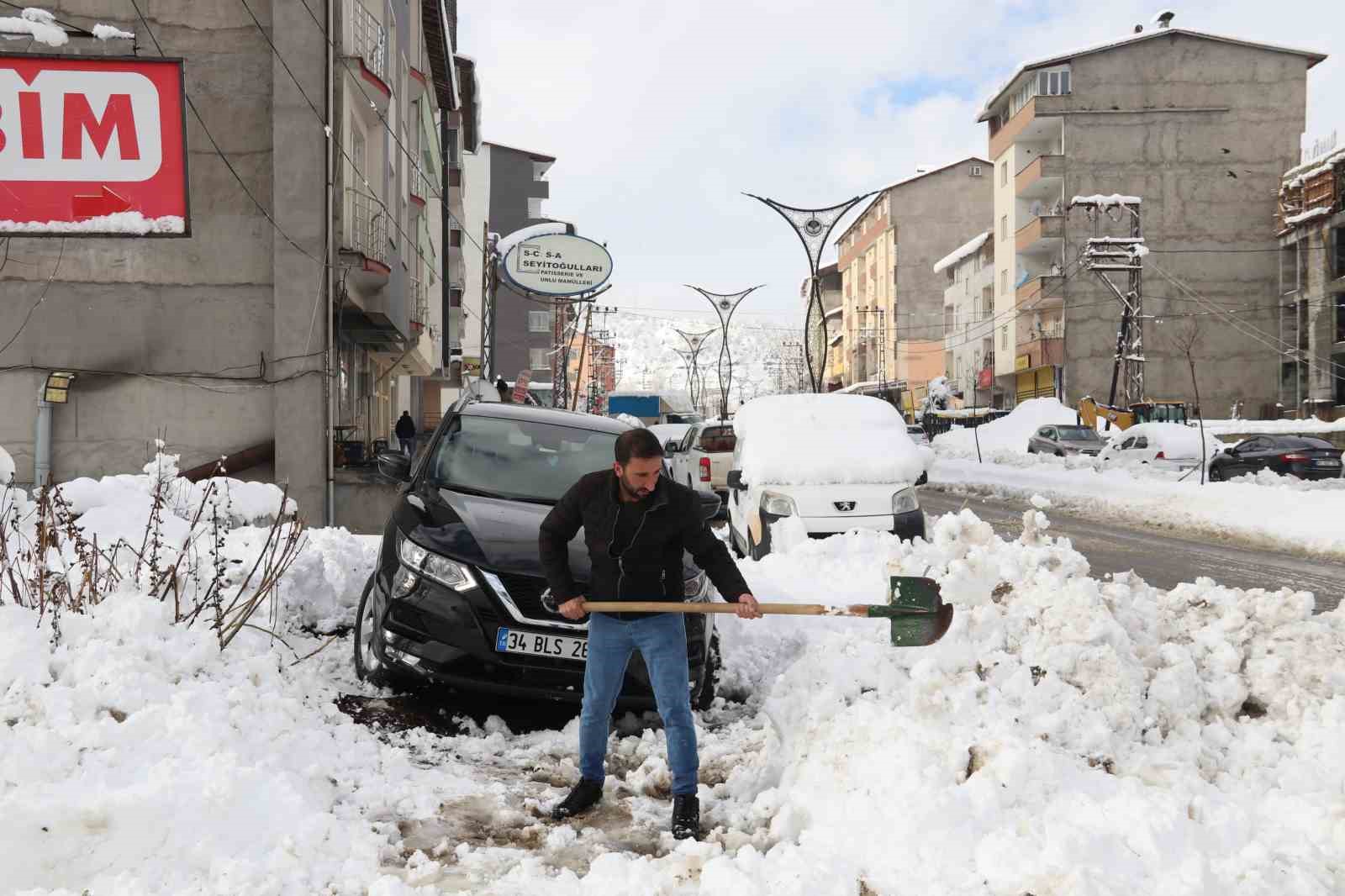 Hizan&rsquo;da ara&ccedil;lar kara g&ouml;m&uuml;ld&uuml;
