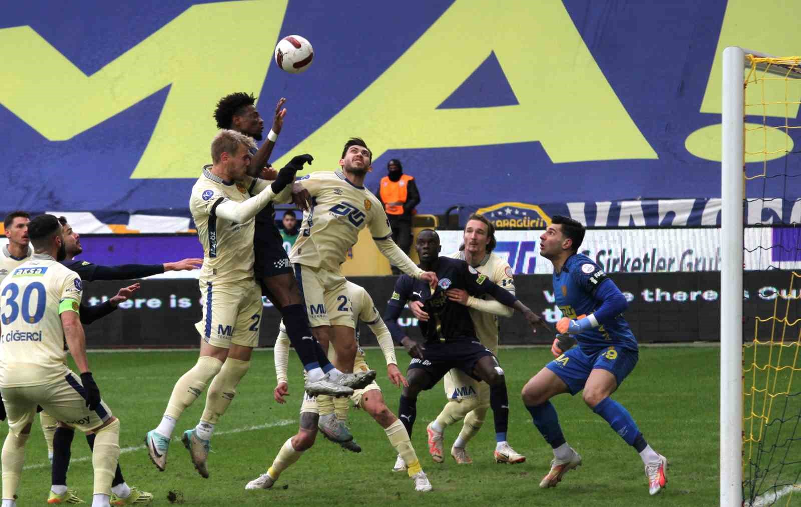 Trendyol Süper Lig: MKE Ankaragücü: 3 - Kasımpaşa: 1 (Maç sonucu)