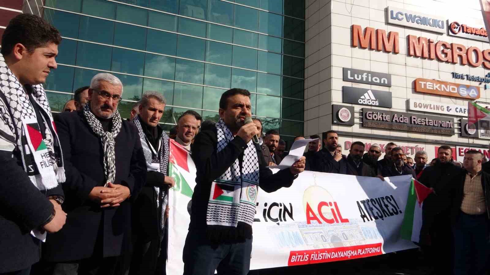 Tatvan’da Gazze için ateşkes yürüyüşü