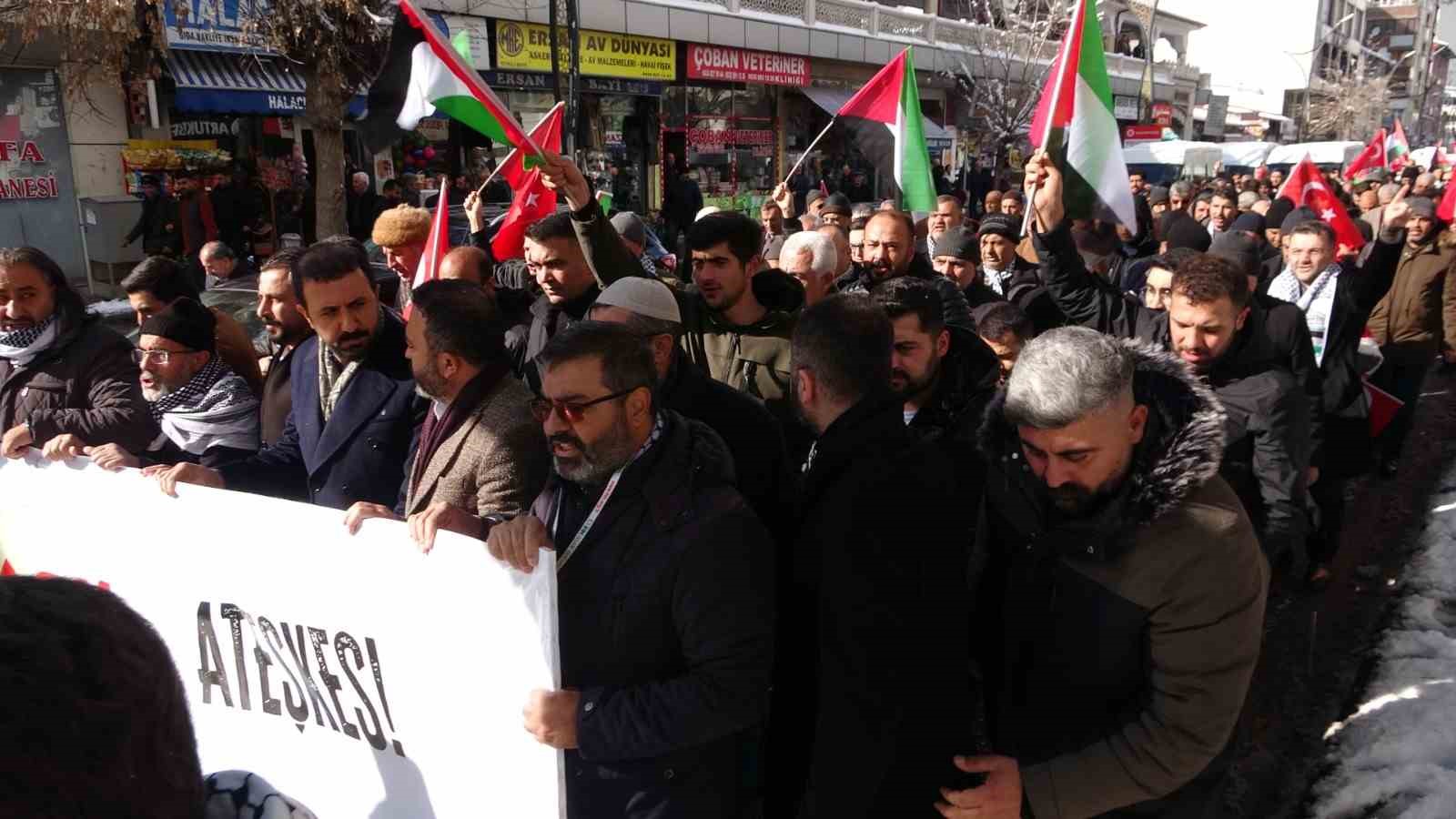 Tatvan&rsquo;da Gazze i&ccedil;in ateşkes y&uuml;r&uuml;y&uuml;ş&uuml;
