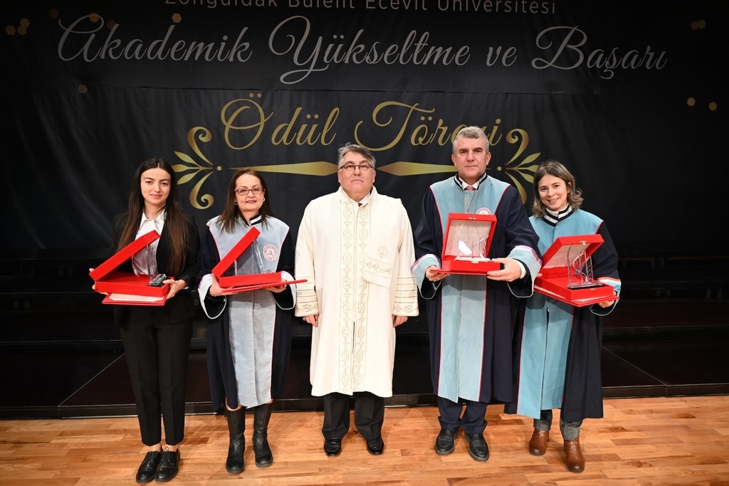 ZBEÜ’de “Akademik Yükseltme ve Başarı Ödül Töreni” düzenlendi
