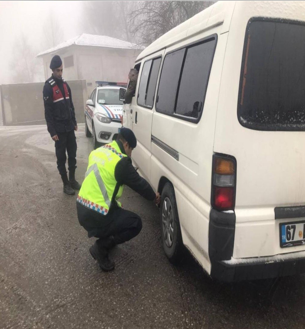 Jandarmadan kış lastiği denetimi
