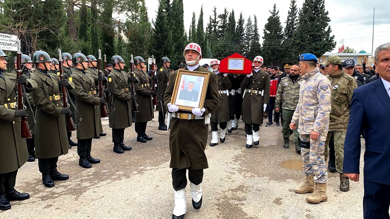 Şehit Piyade Uzman &Ccedil;avuş Serkan Sayın son yolculuğuna uğurlandı
