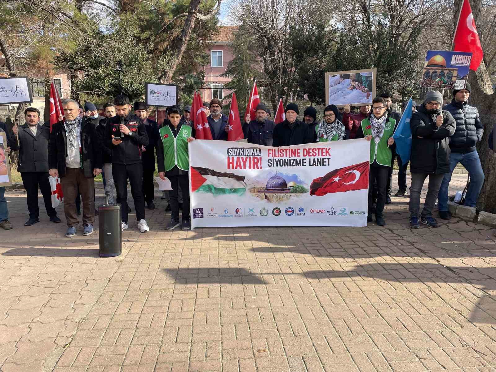 Pençe-Kilit Harekâtı’nda şehit olan Mehmetçikler için toplandılar