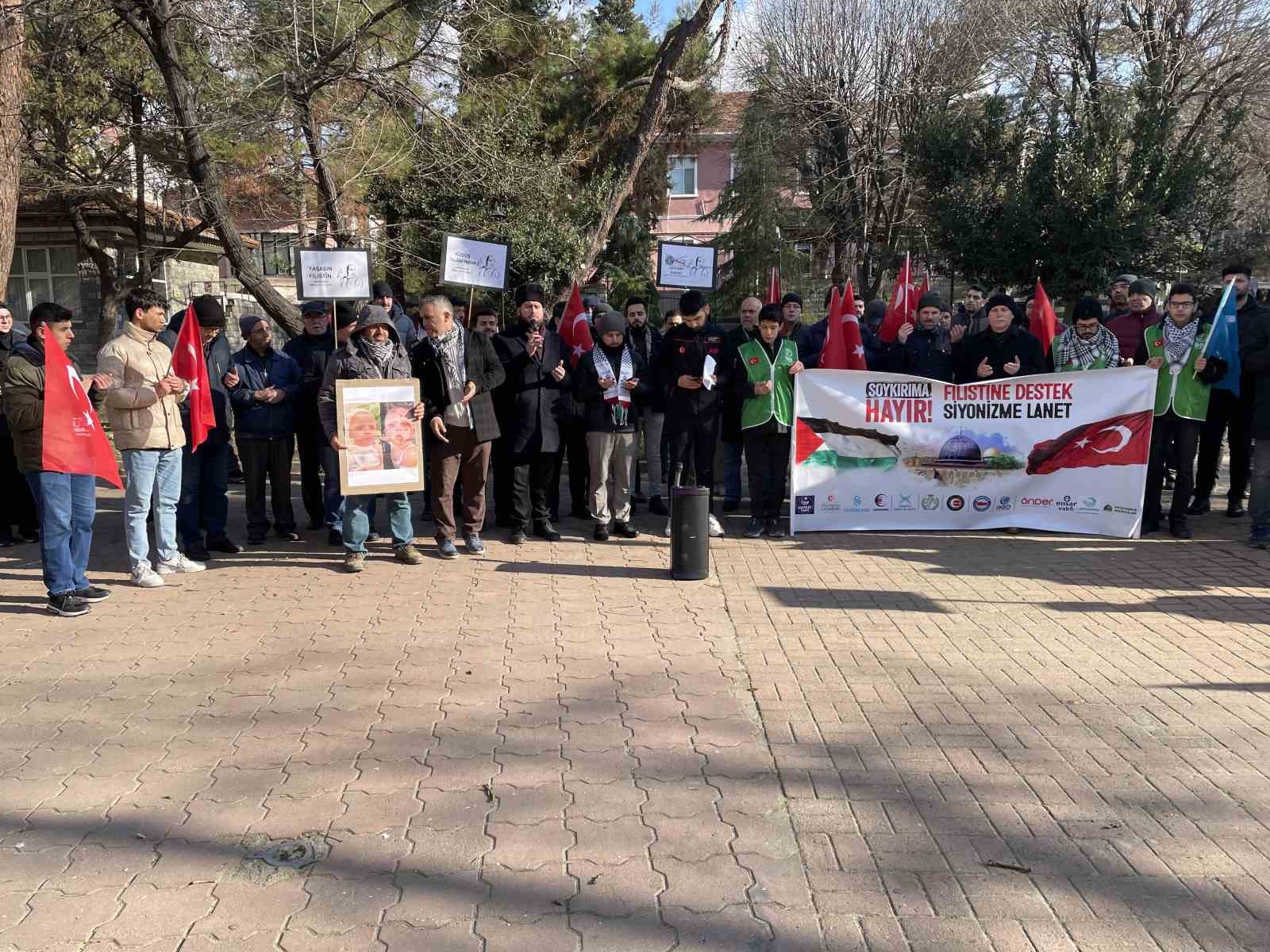 Pen&ccedil;e-Kilit Harek&acirc;tı&rsquo;nda şehit olan Mehmet&ccedil;ikler i&ccedil;in toplandılar

