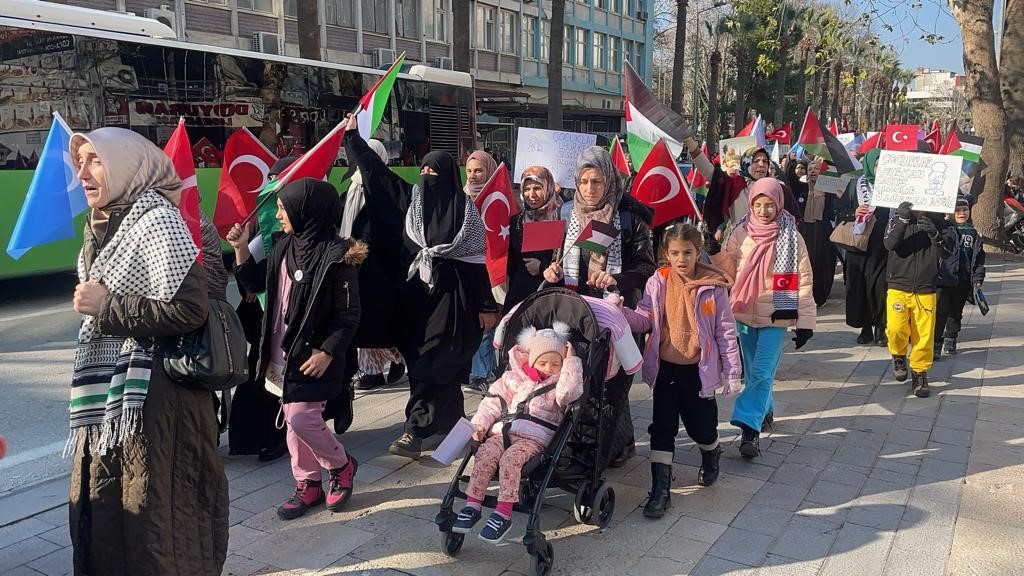 Denizli&rsquo;de Filistin&rsquo;e destek ve şehitler i&ccedil;in y&uuml;r&uuml;y&uuml;ş yapıldı
