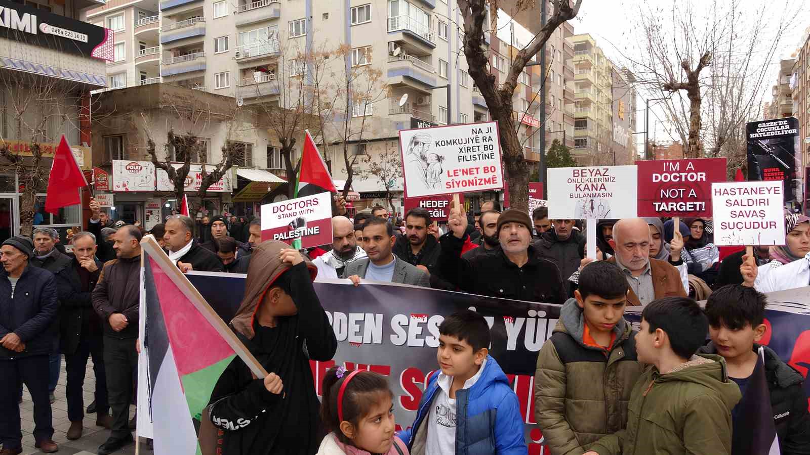 Siirt’te vatandaşlar Filistin ve şehitler için yürüdü