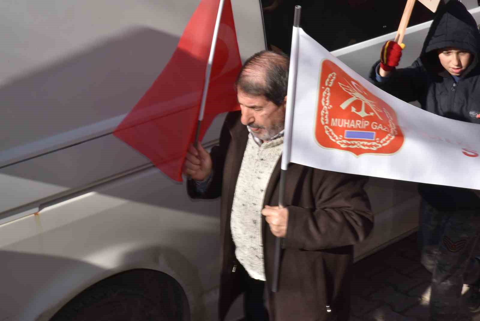 Sındırgı&rsquo;da Şehitlere Saygı ve Gazze İ&ccedil;in acil ateşkes y&uuml;r&uuml;y&uuml;ş&uuml; ger&ccedil;ekleştirildi
