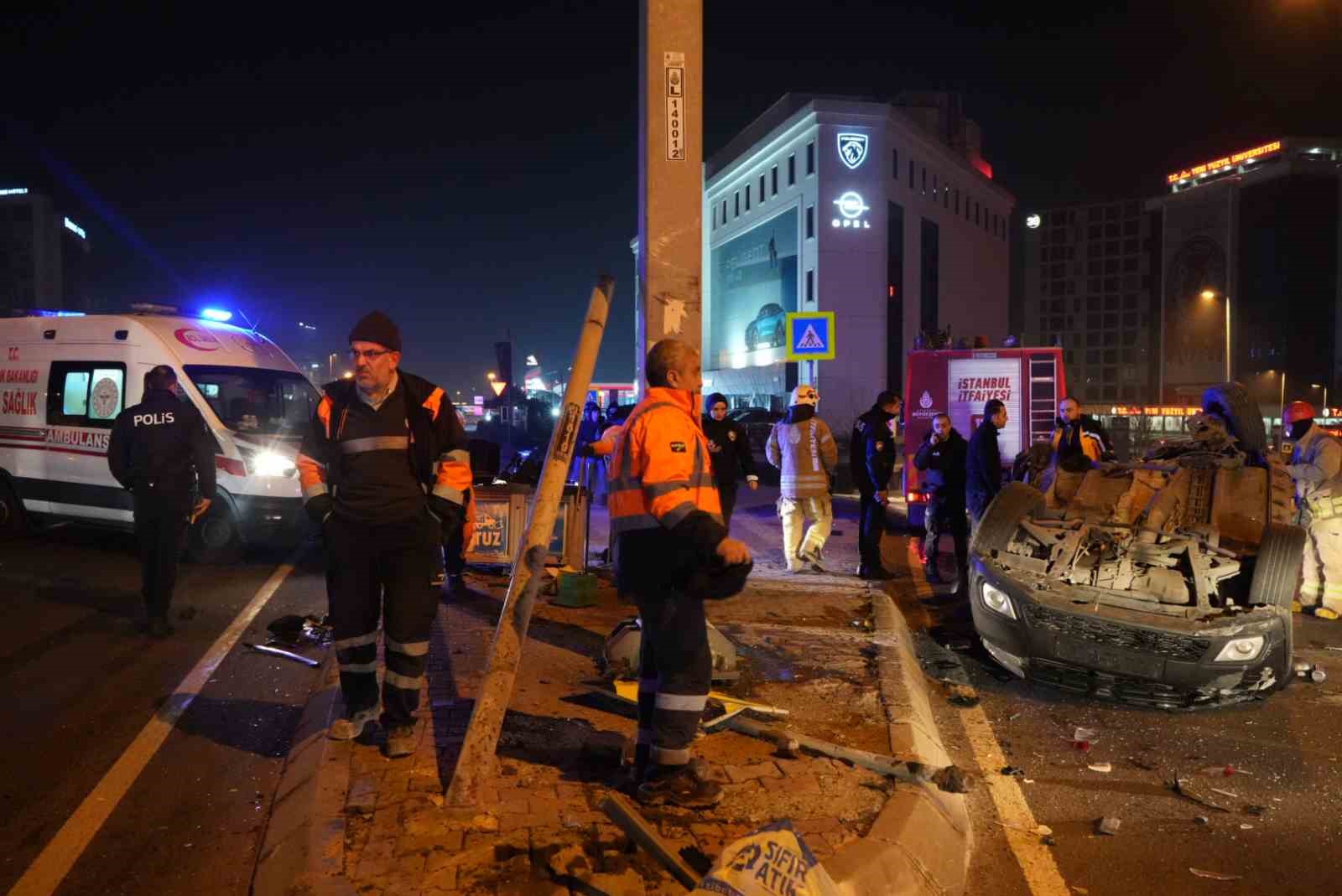 Zeytinburnu E-5 Karayolu’nda feci kaza: 1’i ağır 4 yaralı