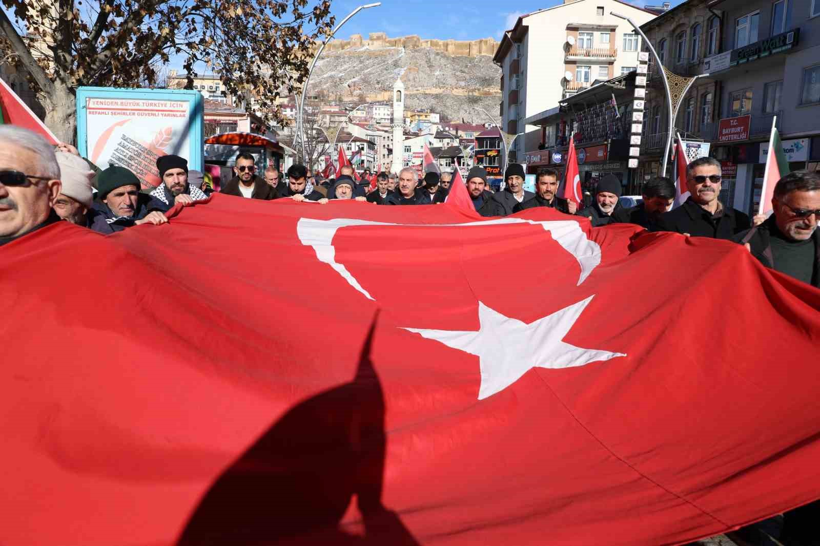 Bayburt’ta şehitler anıldı, Gazze için acil ateşkes çağrısı yapıldı