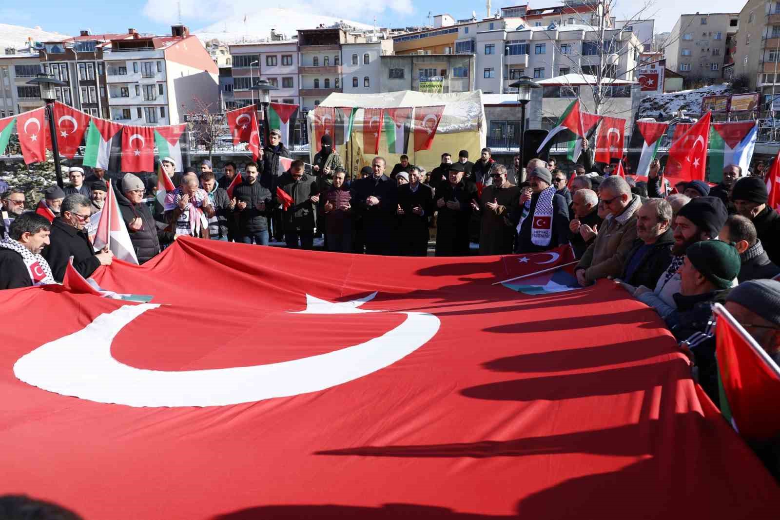 Bayburt’ta şehitler anıldı, Gazze için acil ateşkes çağrısı yapıldı
