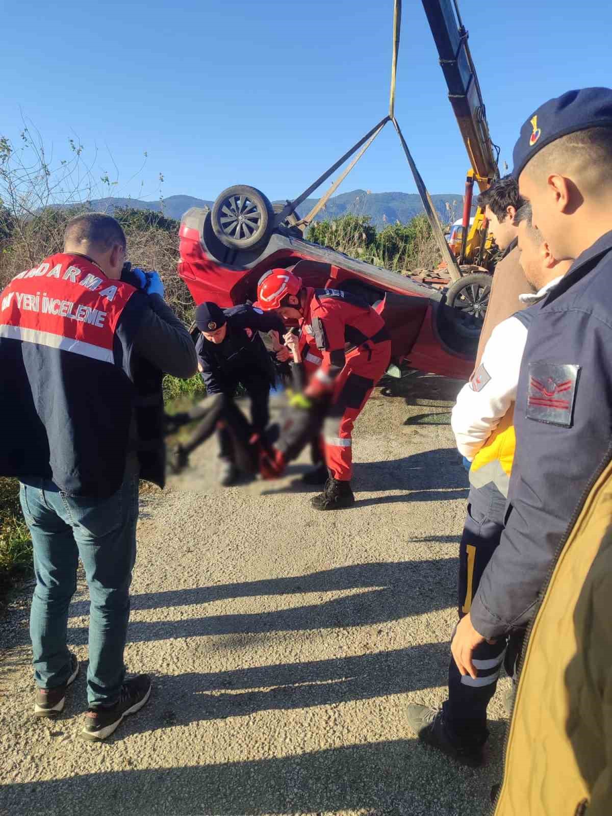 Kontrolden çıkan otomobil su kanalına uçtu: 1 ölü