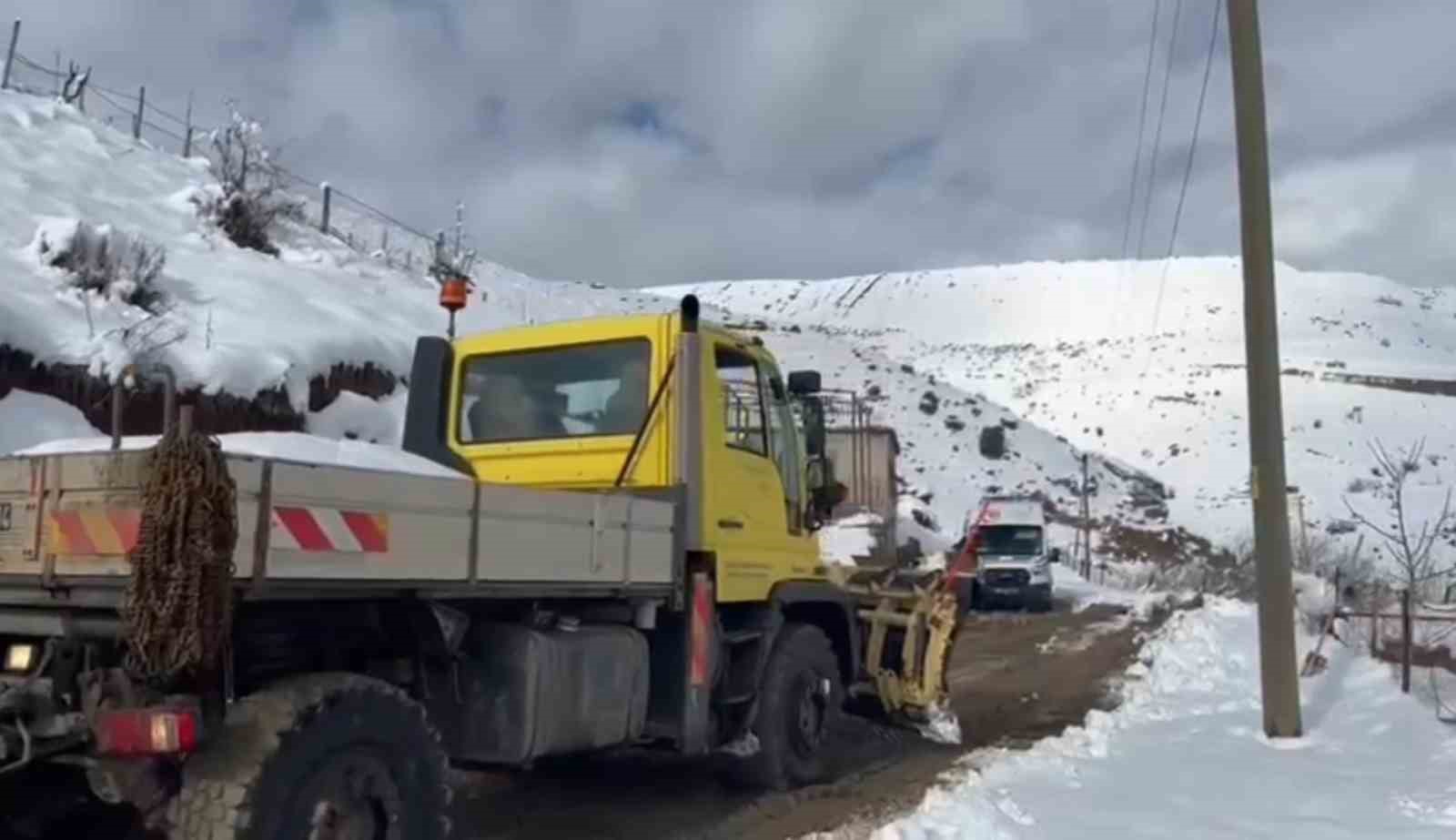Siirt’te grup köy yolu ulaşıma kapandı
