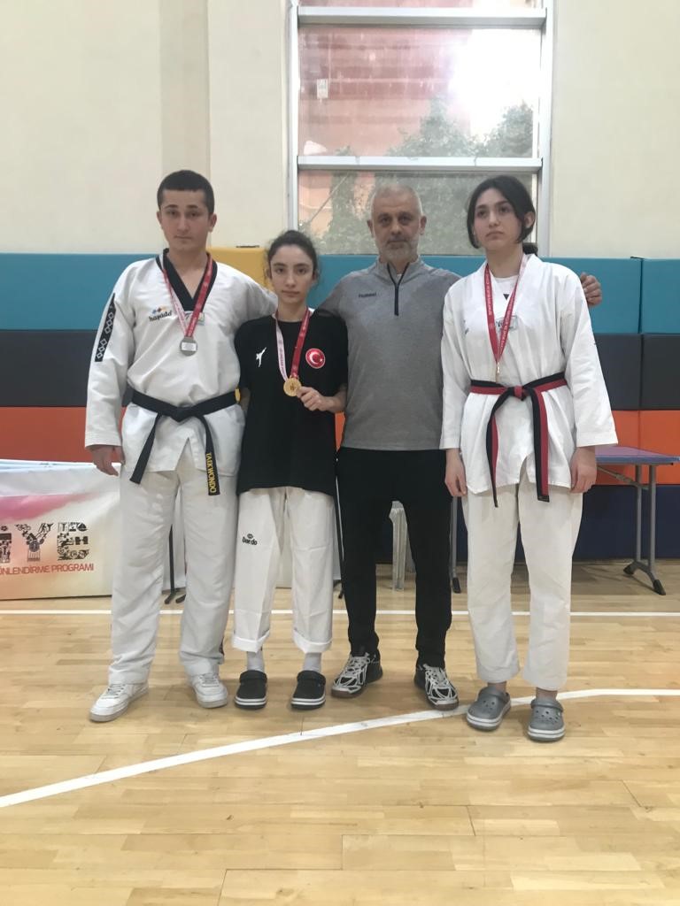 Zonguldak’ta Gençler Taekwondo İl Birinciliği müsabakaları yapıldı