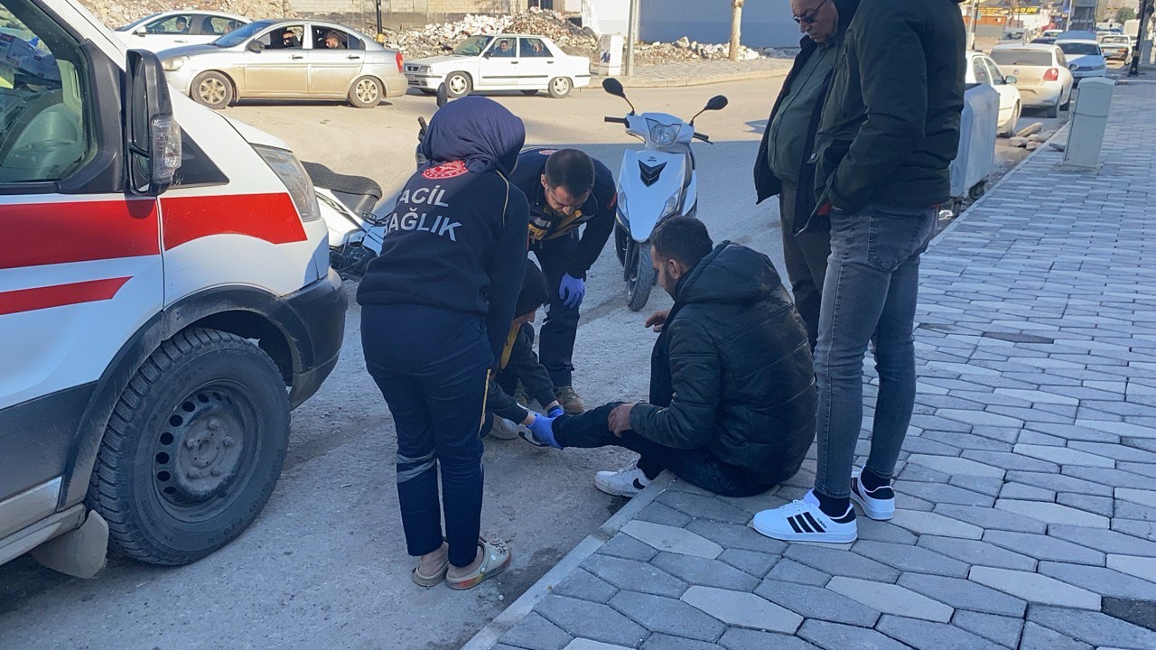 Otomobil ile motosiklet çarpıştı: 1 yaralı
