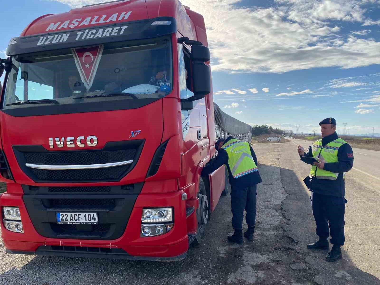 Edirne jandarmasından kış lastiği denetimi
