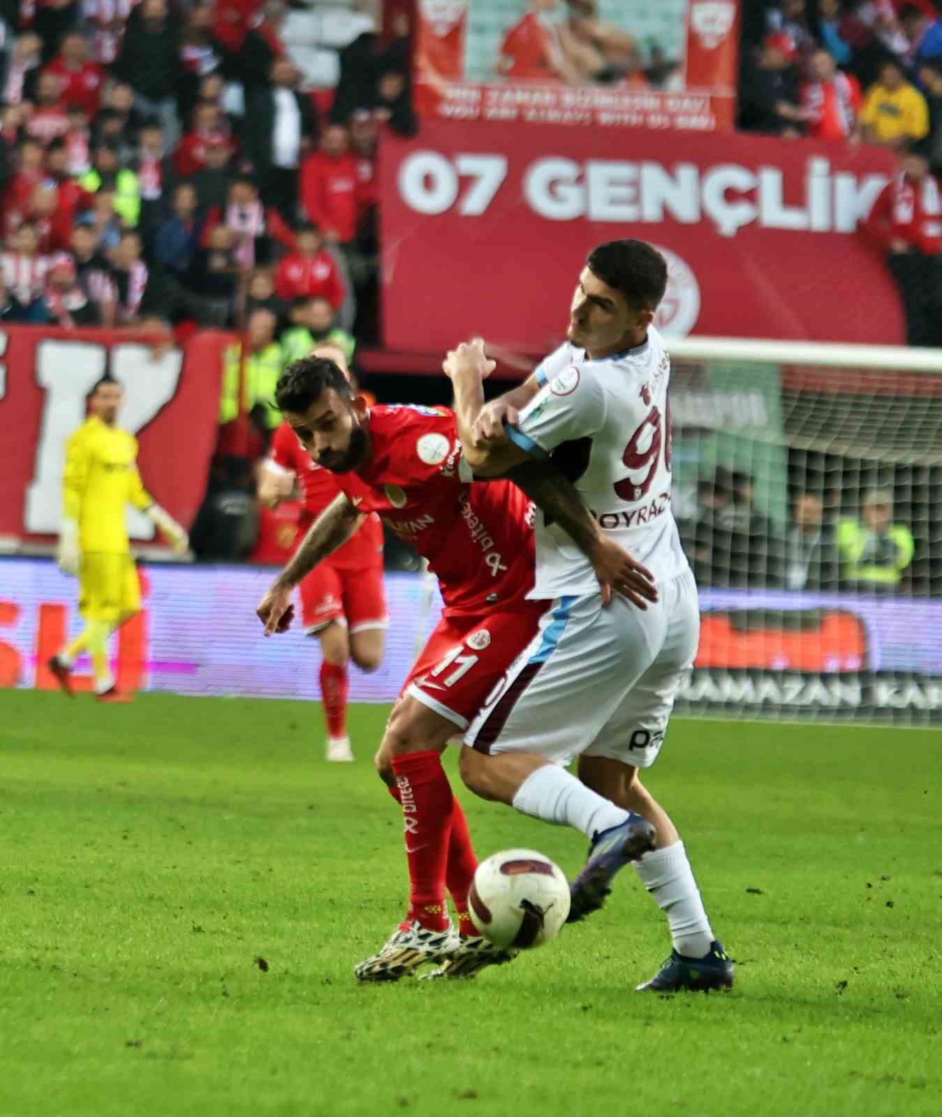 Trendyol Süper Lig: Antalyaspor: 1 - Trabzonspor: 1 (Maç sonucu)
