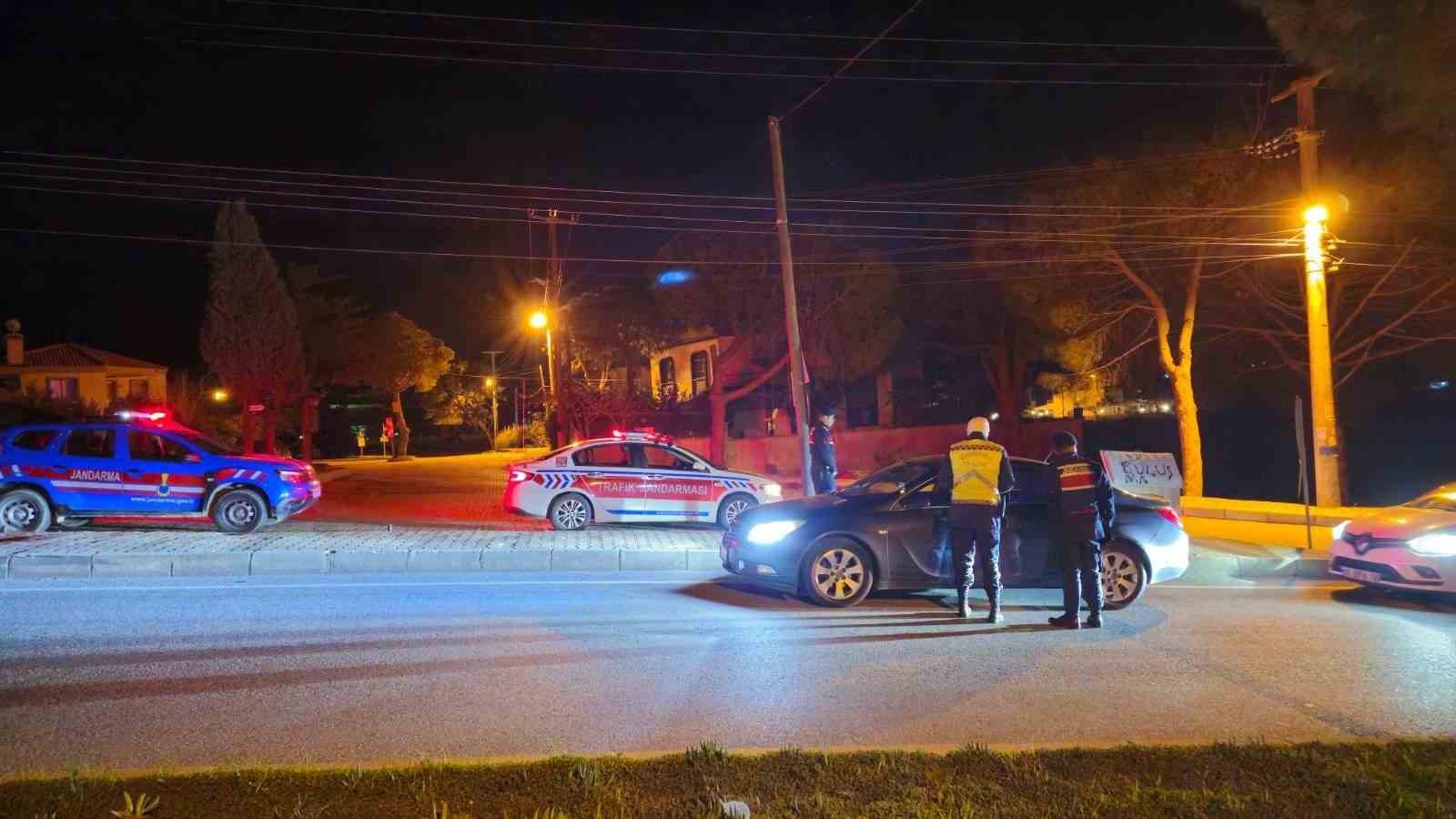 Çeşme’de jandarmadan sıkı denetim
